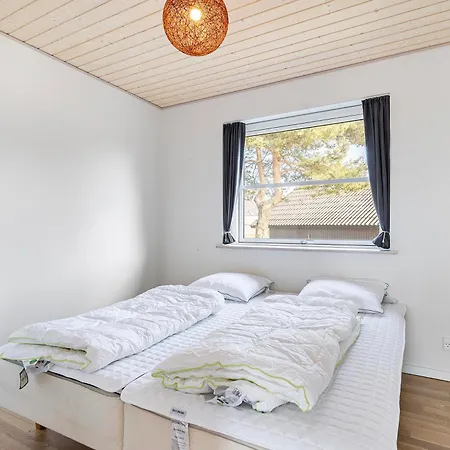 Spacious Near Ideal For 10 People