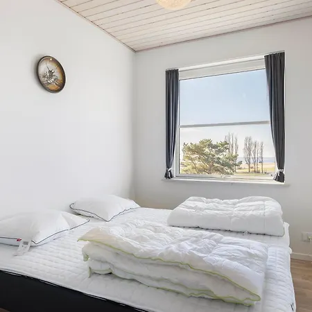 Spacious Near Ideal For 10 People