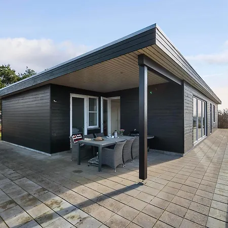 Spacious Near Ideal For 10 People *