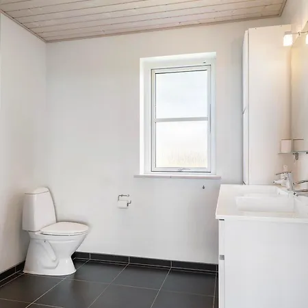 Spacious Near Ideal For 10 People