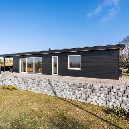 Holiday home Spacious Near Ideal For 10 People Ebeltoft