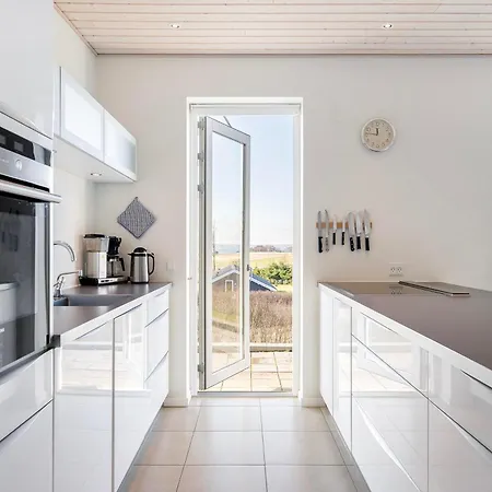Spacious Near Ideal For 10 People * Ebeltoft