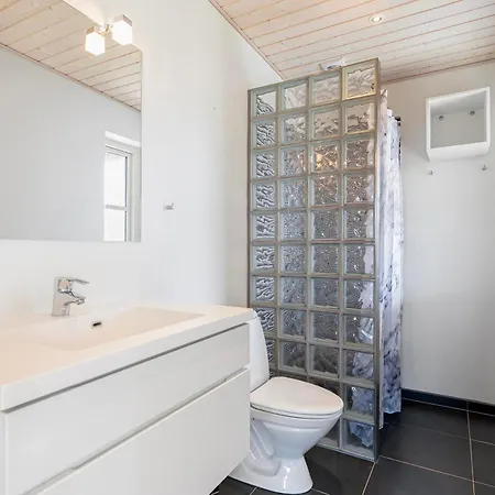 Spacious Near Ideal For 10 People * Ebeltoft
