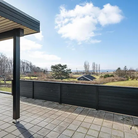Spacious Near Ideal For 10 People