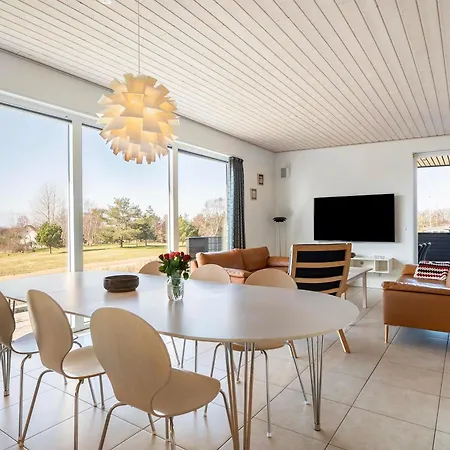 Spacious Near Ideal For 10 People Holiday home *
